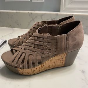 Chocolat Blu Tan Wedges